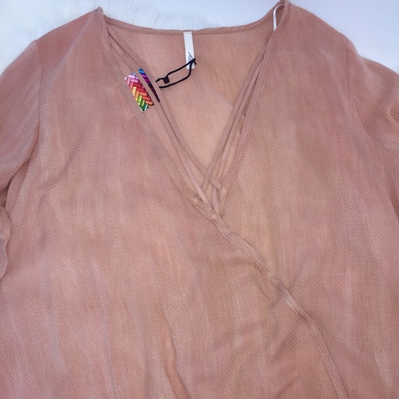 💥NWT Boho Chic Criss-Cross Neckline Top - Picture 4 of 7